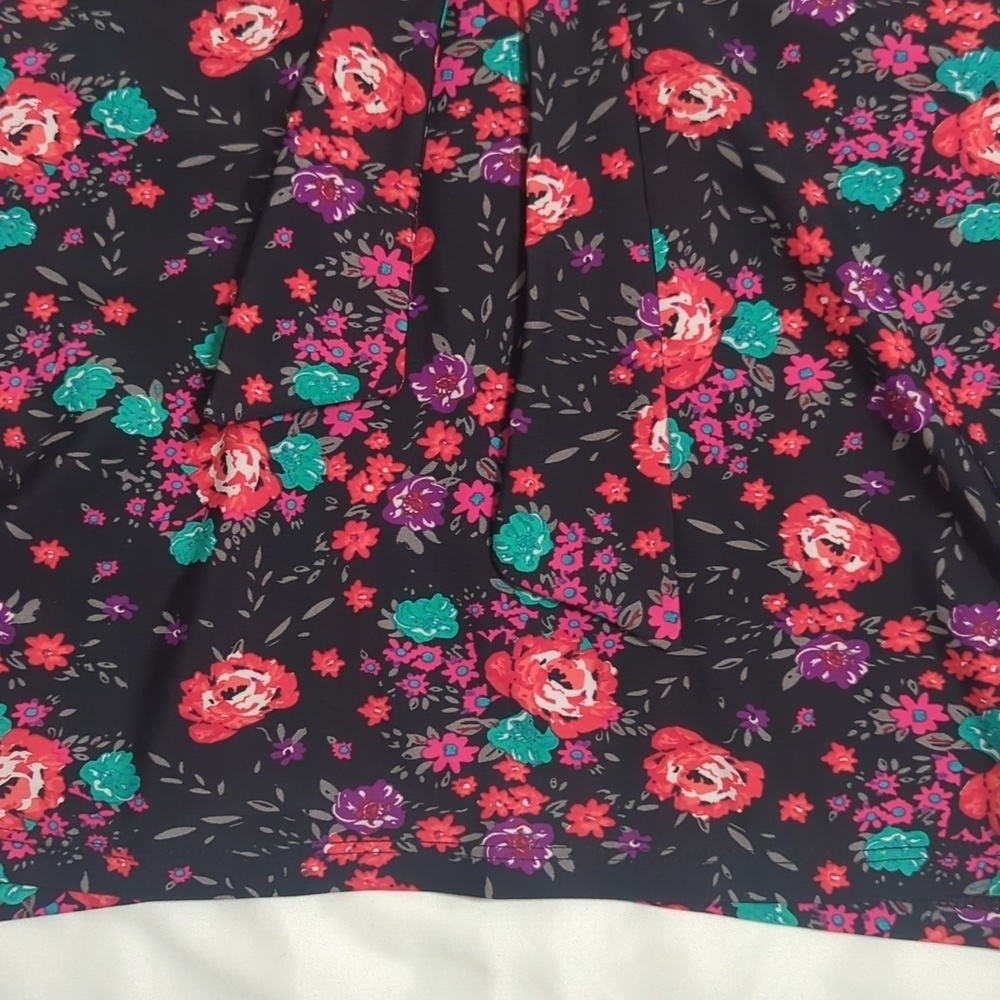 Torrid Floral Padded Tank Top, Color Black Floral Size 3X - Picture 10 of 12